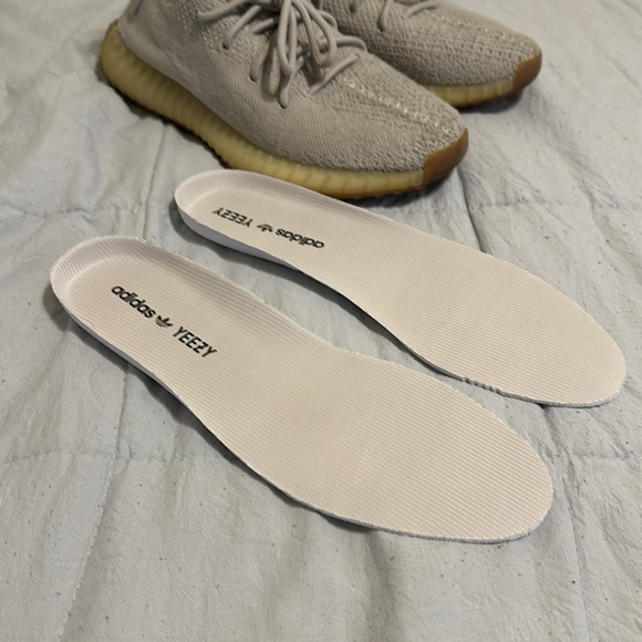 YEEZY 350 V2 SESAME - Picture 3 of 10